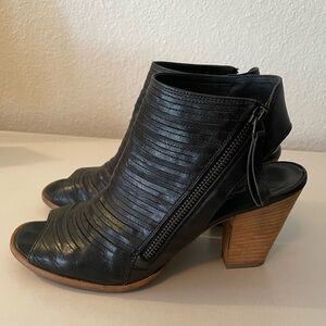 Paul Green Black Leather Peep Toe Heeled Sandals Size 8.5
